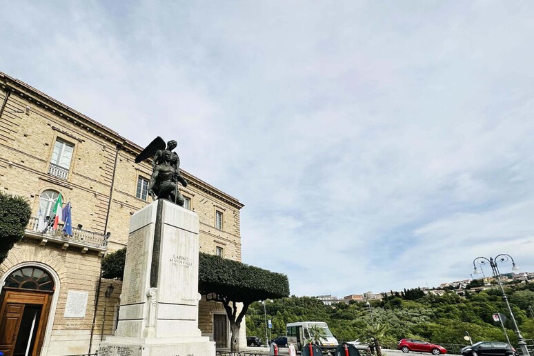 - RIPRODUZIONE RISERVATA