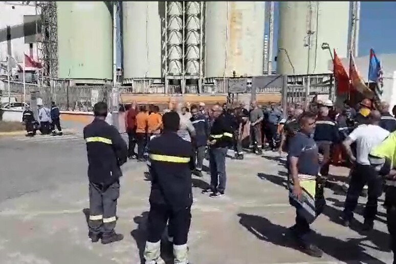 - RIPRODUZIONE RISERVATA