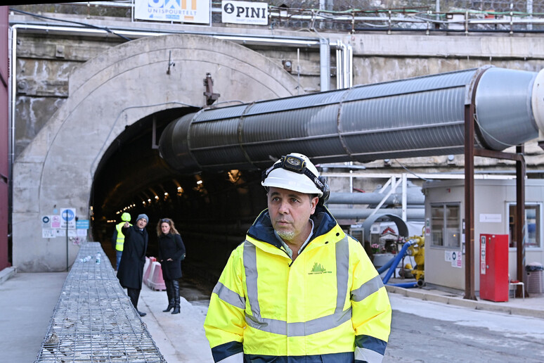 - RIPRODUZIONE RISERVATA
