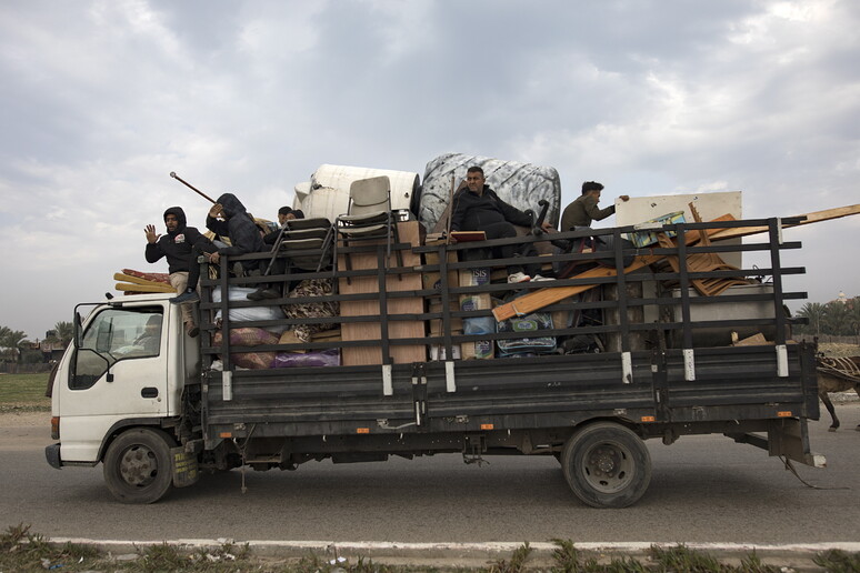 L 'esodo dei palestinesi da Gaza -     RIPRODUZIONE RISERVATA