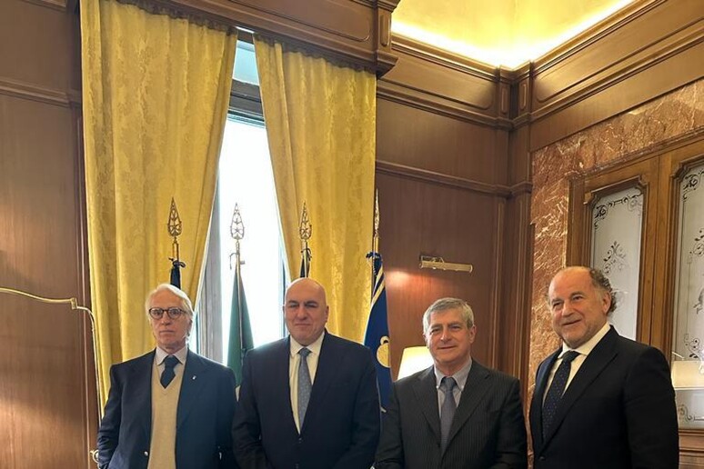 - RIPRODUZIONE RISERVATA