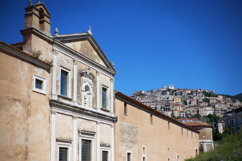 - RIPRODUZIONE RISERVATA