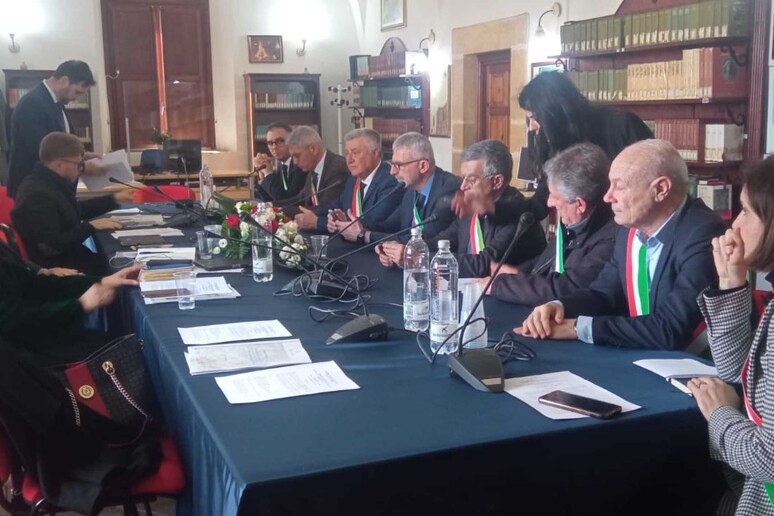 - RIPRODUZIONE RISERVATA