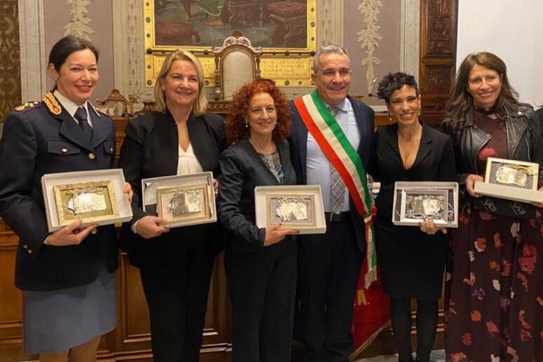 - RIPRODUZIONE RISERVATA