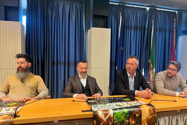 - RIPRODUZIONE RISERVATA