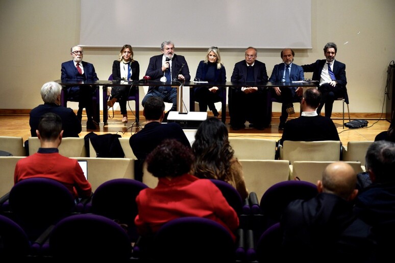 - RIPRODUZIONE RISERVATA