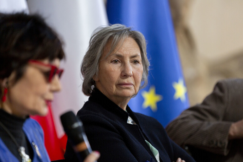- RIPRODUZIONE RISERVATA