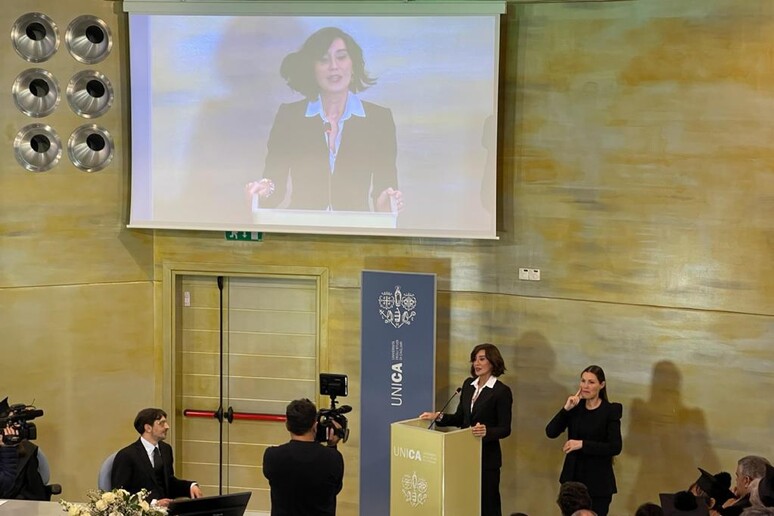 - RIPRODUZIONE RISERVATA
