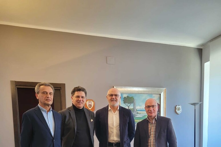- RIPRODUZIONE RISERVATA