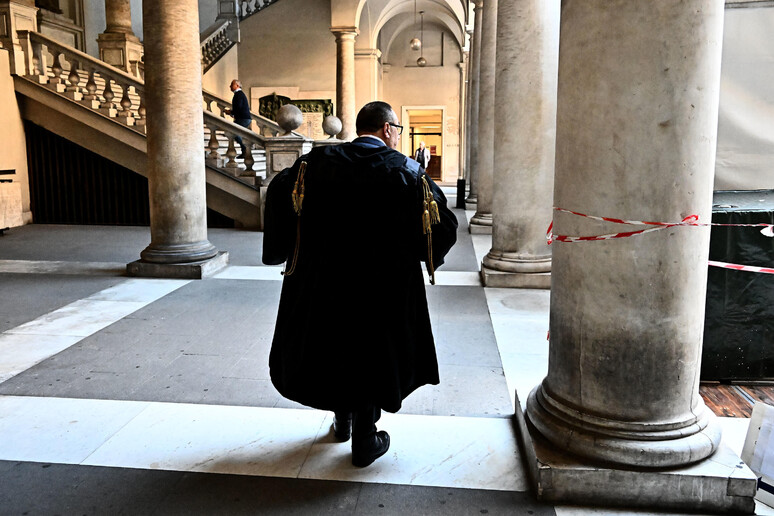- RIPRODUZIONE RISERVATA