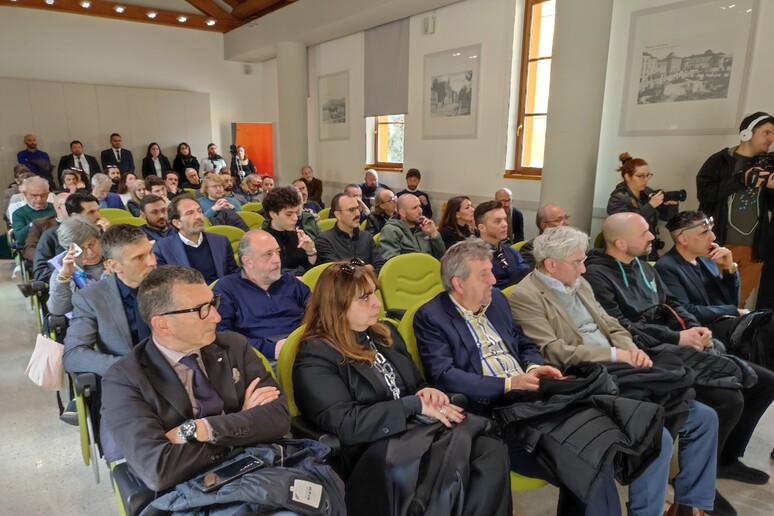 - RIPRODUZIONE RISERVATA