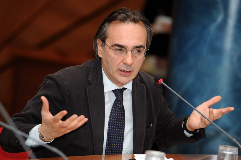 - RIPRODUZIONE RISERVATA