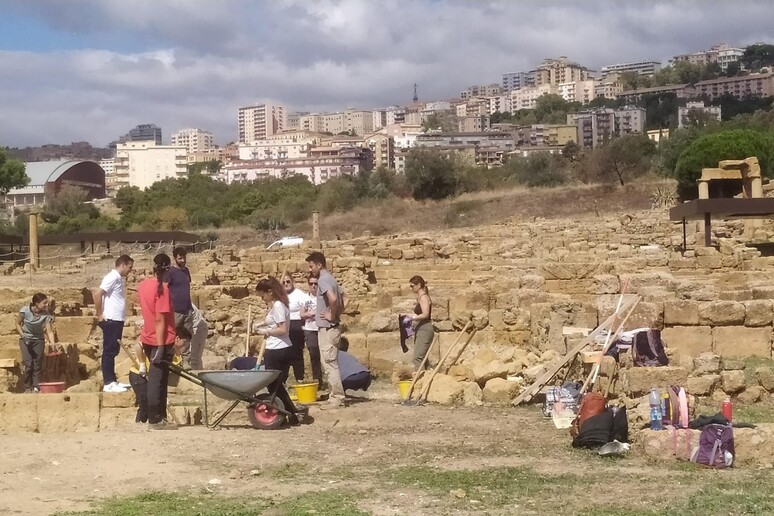 - RIPRODUZIONE RISERVATA
