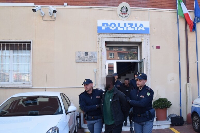 - RIPRODUZIONE RISERVATA
