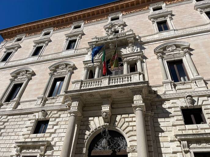 - RIPRODUZIONE RISERVATA