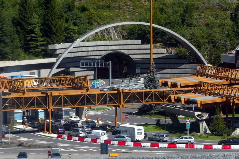 TRAFORO DEL MONTE BIANCO, SCONTRO SUL SECONDO TUNNEL - RIPRODUZIONE RISERVATA