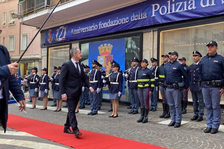 - RIPRODUZIONE RISERVATA
