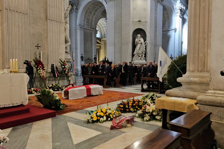 - RIPRODUZIONE RISERVATA