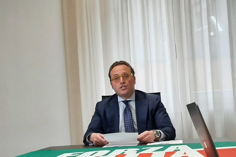 - RIPRODUZIONE RISERVATA
