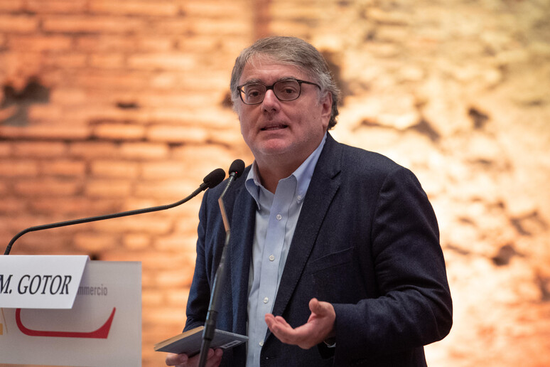 - RIPRODUZIONE RISERVATA