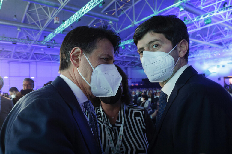 Giuseppe Conte e Roberto Speranza - RIPRODUZIONE RISERVATA