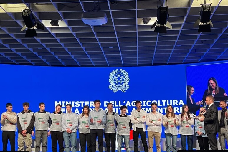 - RIPRODUZIONE RISERVATA