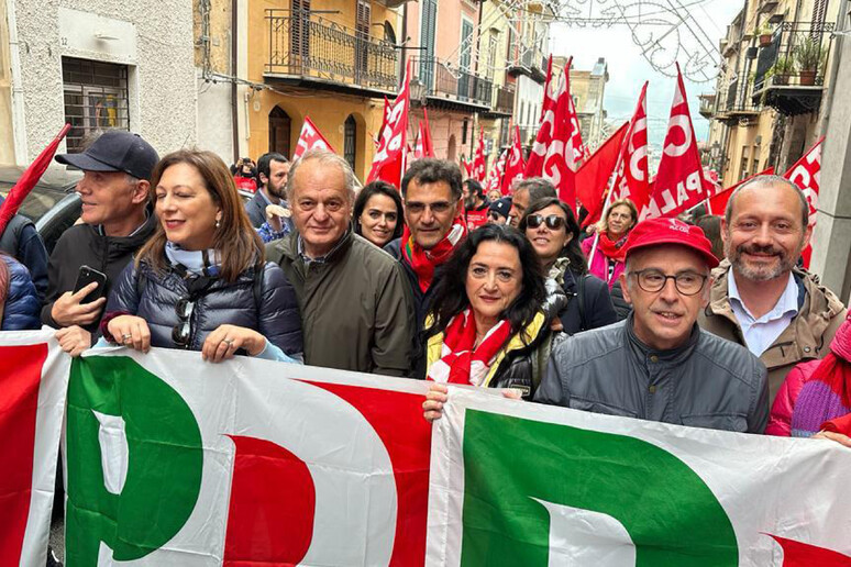 - RIPRODUZIONE RISERVATA