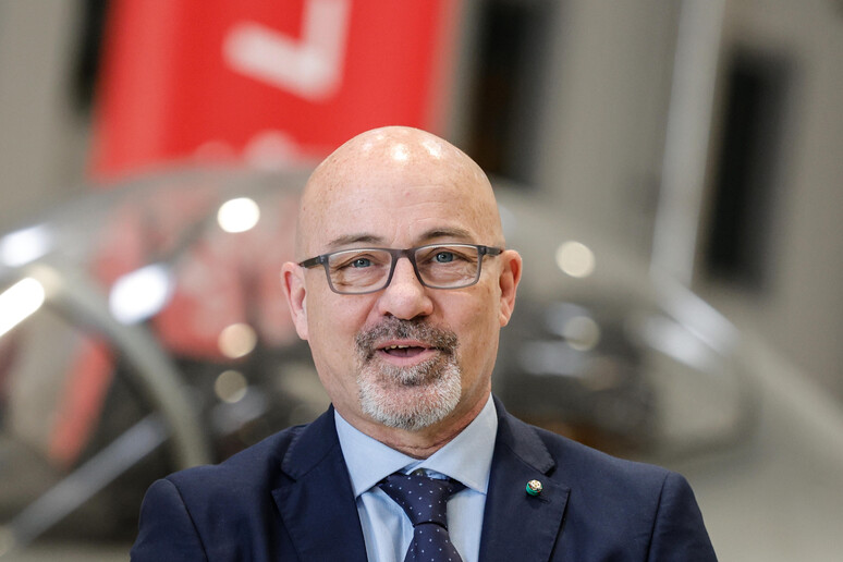 - RIPRODUZIONE RISERVATA