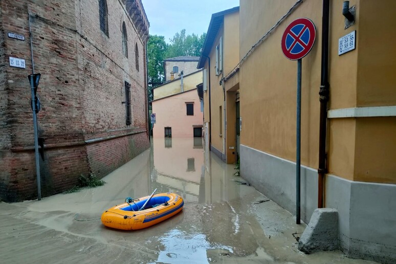 - RIPRODUZIONE RISERVATA