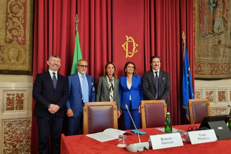 - RIPRODUZIONE RISERVATA