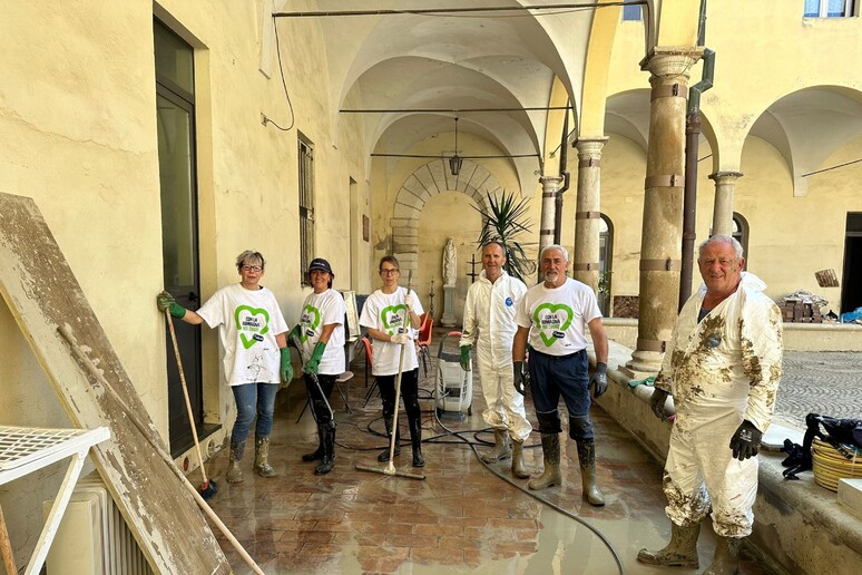 - RIPRODUZIONE RISERVATA