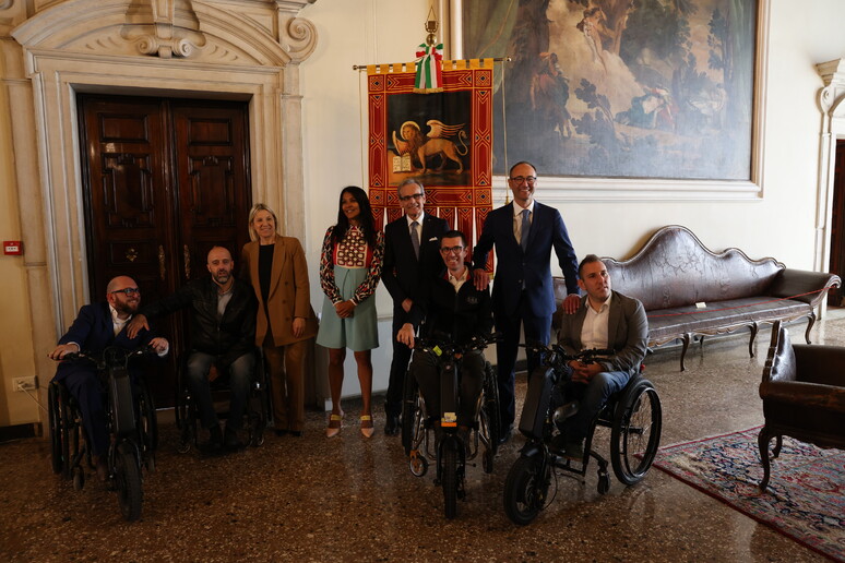 - RIPRODUZIONE RISERVATA