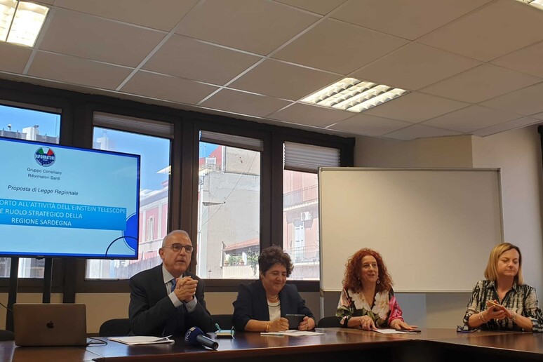 - RIPRODUZIONE RISERVATA