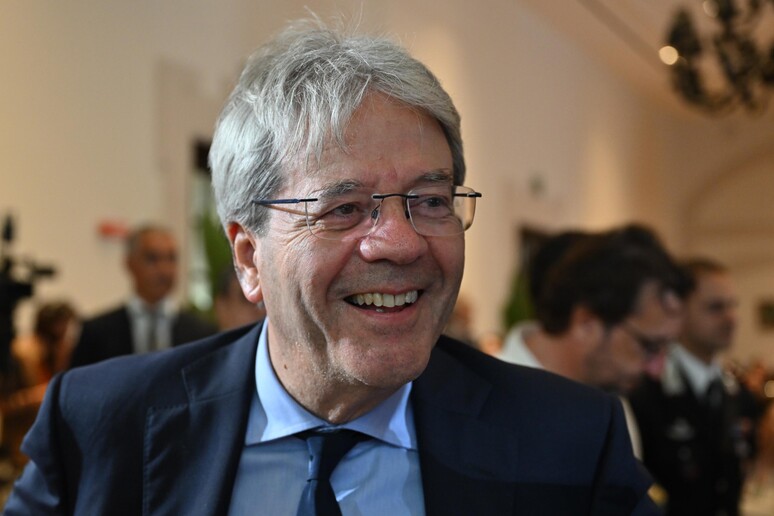 - RIPRODUZIONE RISERVATA