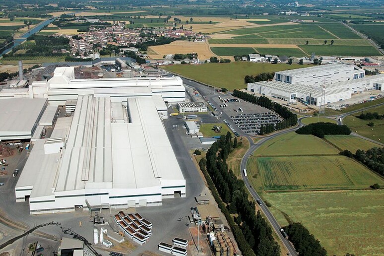- RIPRODUZIONE RISERVATA