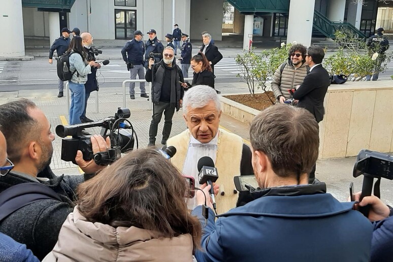 -     RIPRODUZIONE RISERVATA