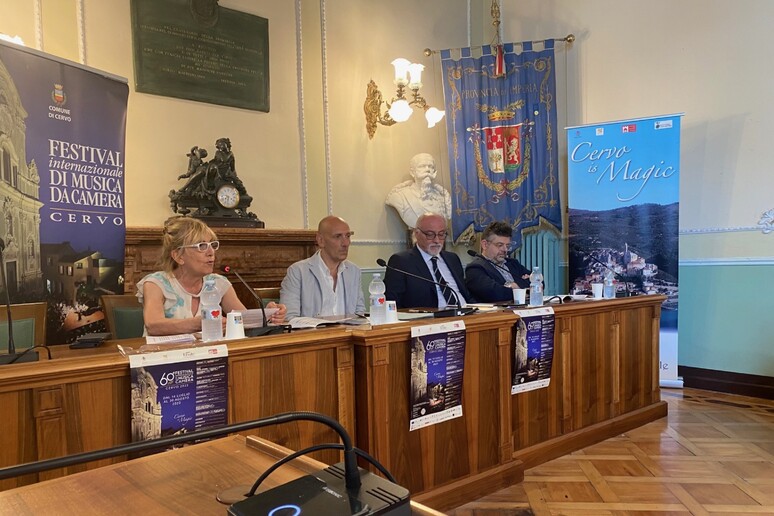 - RIPRODUZIONE RISERVATA