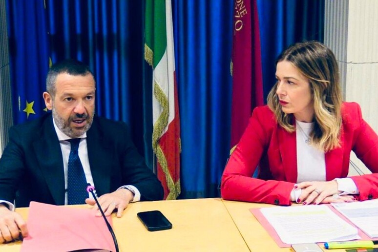 - RIPRODUZIONE RISERVATA