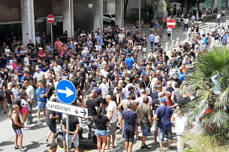 - RIPRODUZIONE RISERVATA