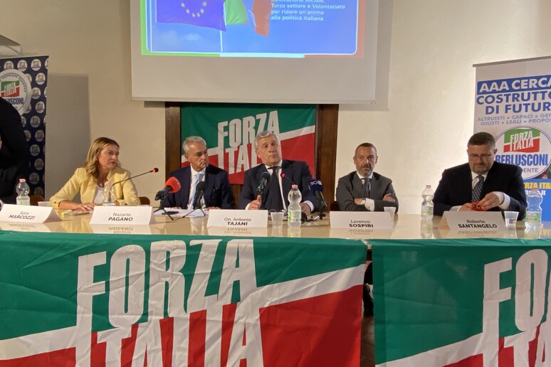 - RIPRODUZIONE RISERVATA