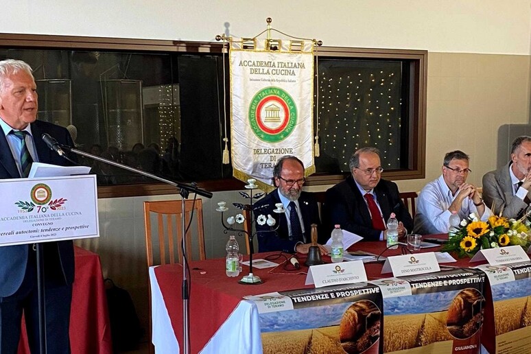 - RIPRODUZIONE RISERVATA