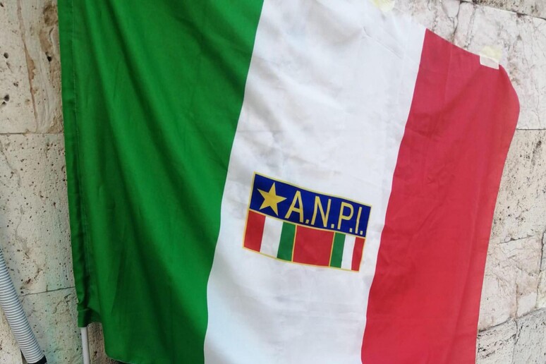 - RIPRODUZIONE RISERVATA