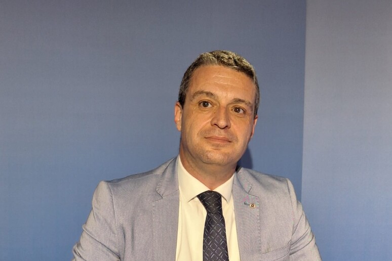 - RIPRODUZIONE RISERVATA
