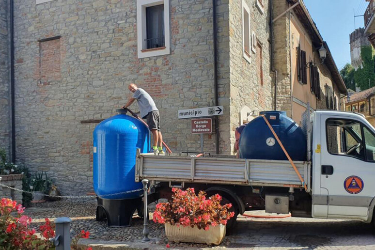 - RIPRODUZIONE RISERVATA