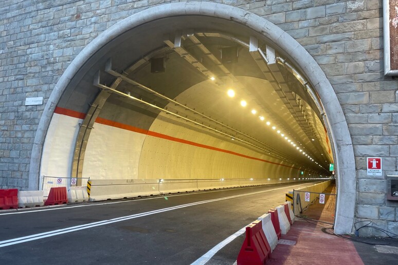 - RIPRODUZIONE RISERVATA