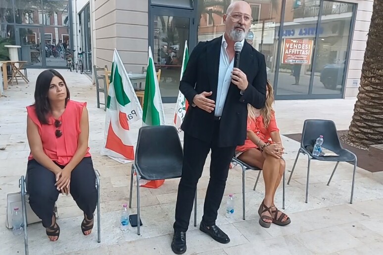 - RIPRODUZIONE RISERVATA