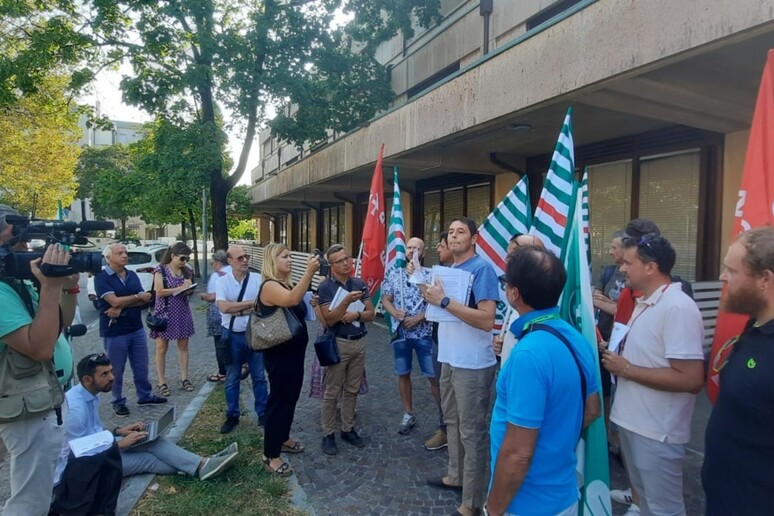 - RIPRODUZIONE RISERVATA
