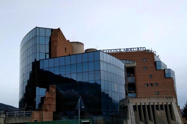 - RIPRODUZIONE RISERVATA
