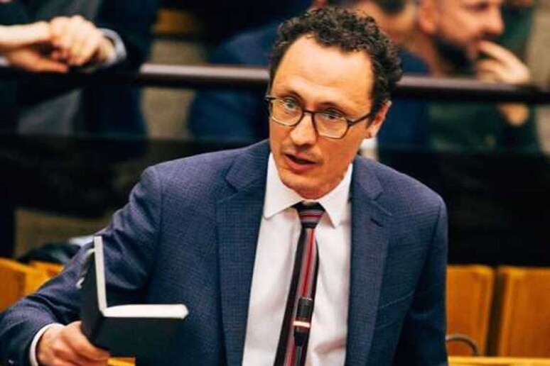 - RIPRODUZIONE RISERVATA
