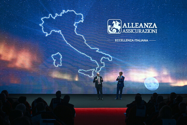 - RIPRODUZIONE RISERVATA